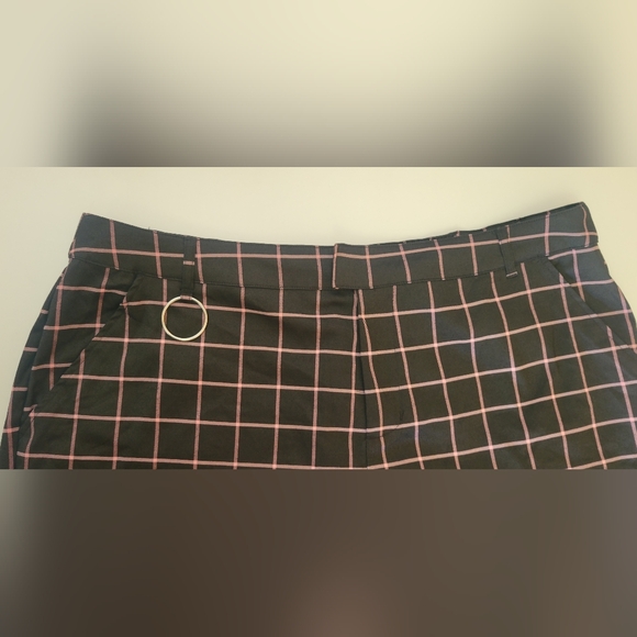 ☀️ NWT Hot Topic Shorts - Picture 4 of 6